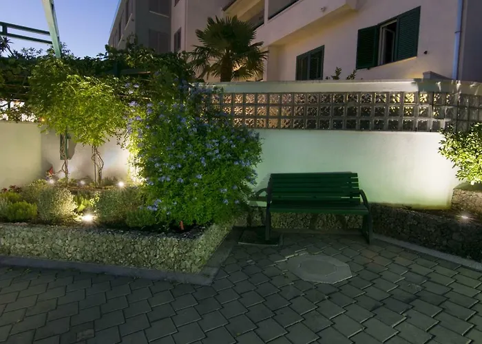 Vidos Apartment *
